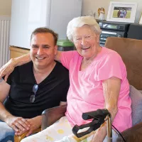 Betreuung und Bewohnerin Betreuung und Bewohnerin